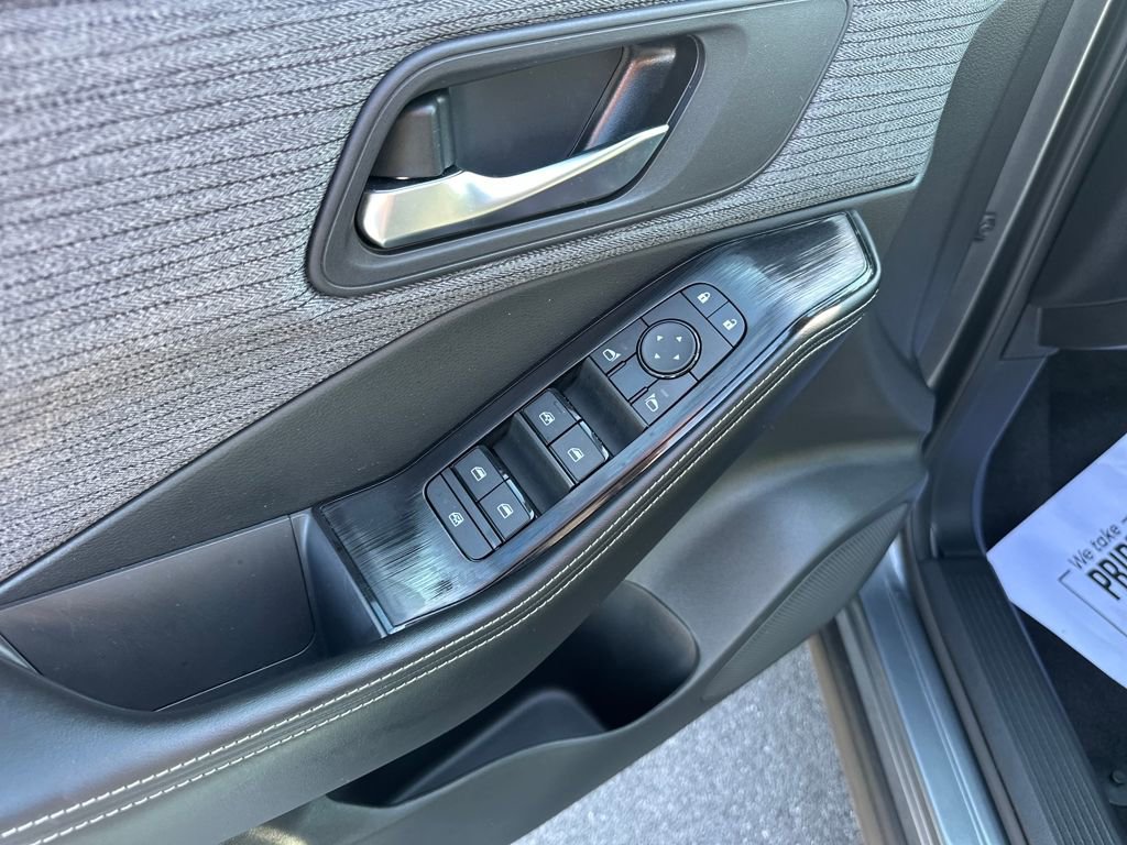 Used 2023 Nissan Rogue SV image 21