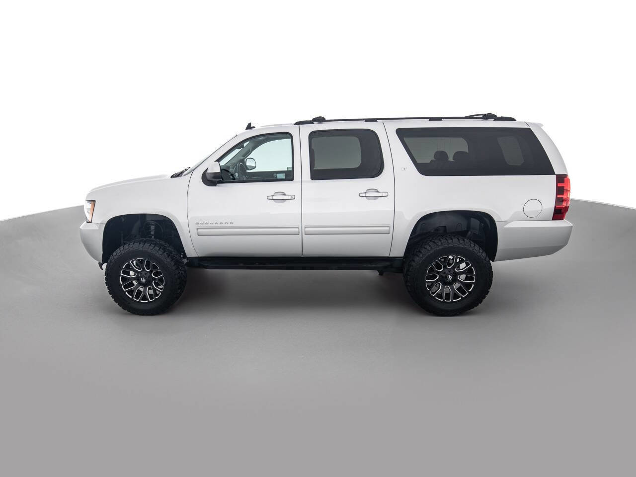Used 2013 Chevrolet Suburban LT w/ Luxury Package AWD/4WD image 8