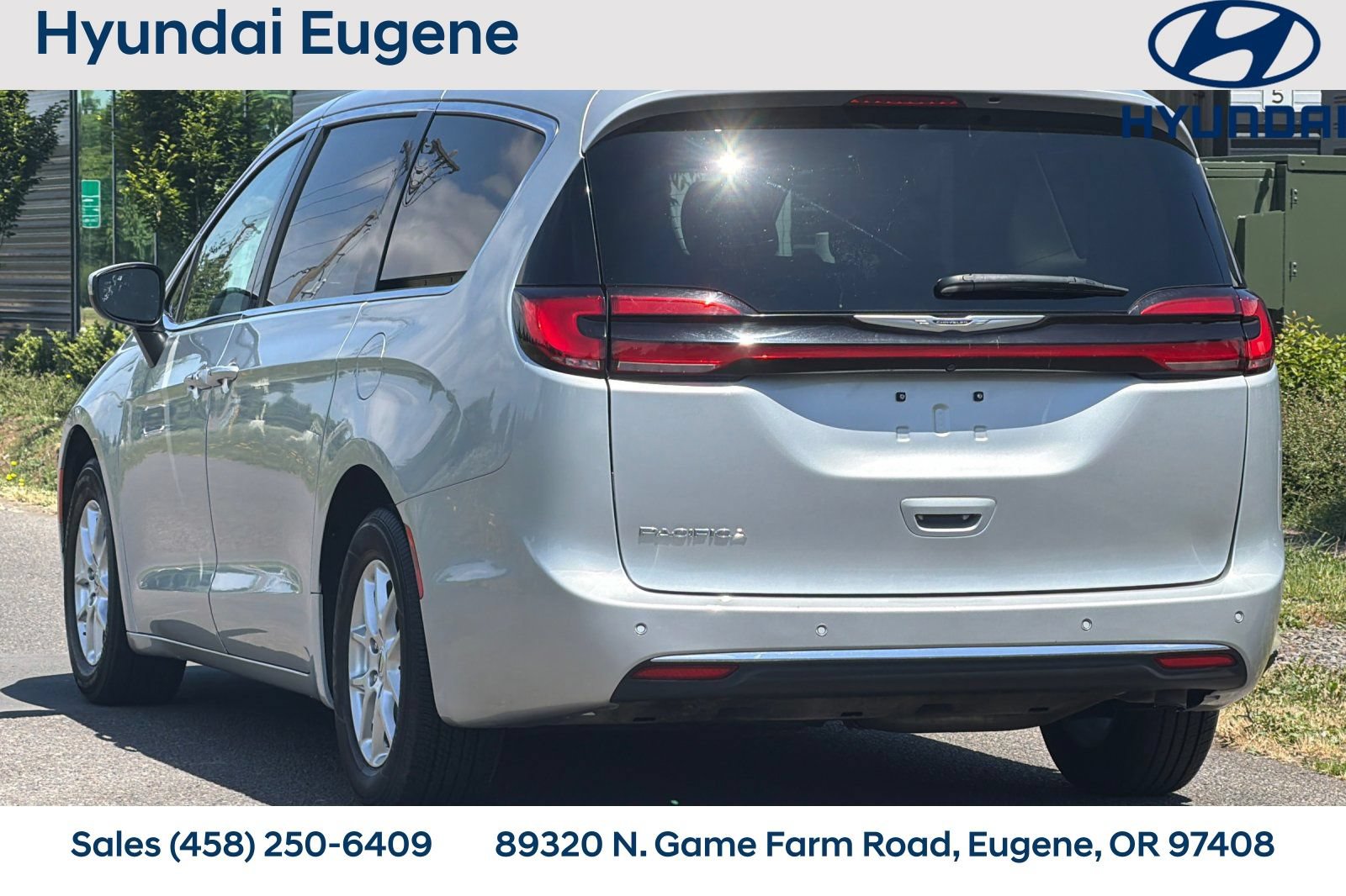 Used 2023 Chrysler Pacifica Touring-L FWD image 6