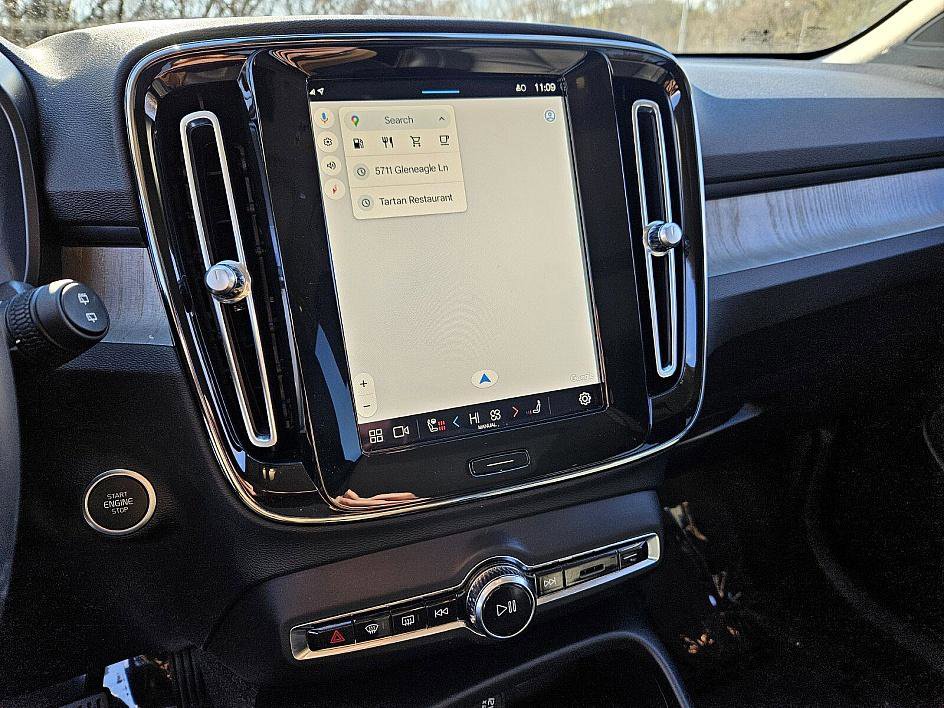 Used 2024 Volvo XC40 B5 Plus w/ Climate Package image 22