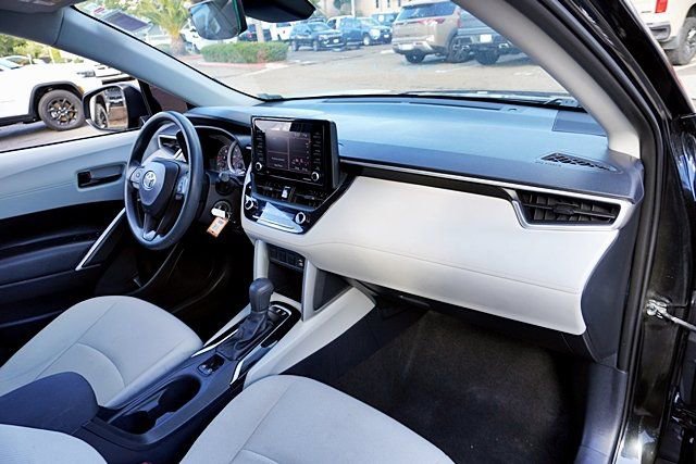 Used 2022 Toyota Corolla Cross L image 11