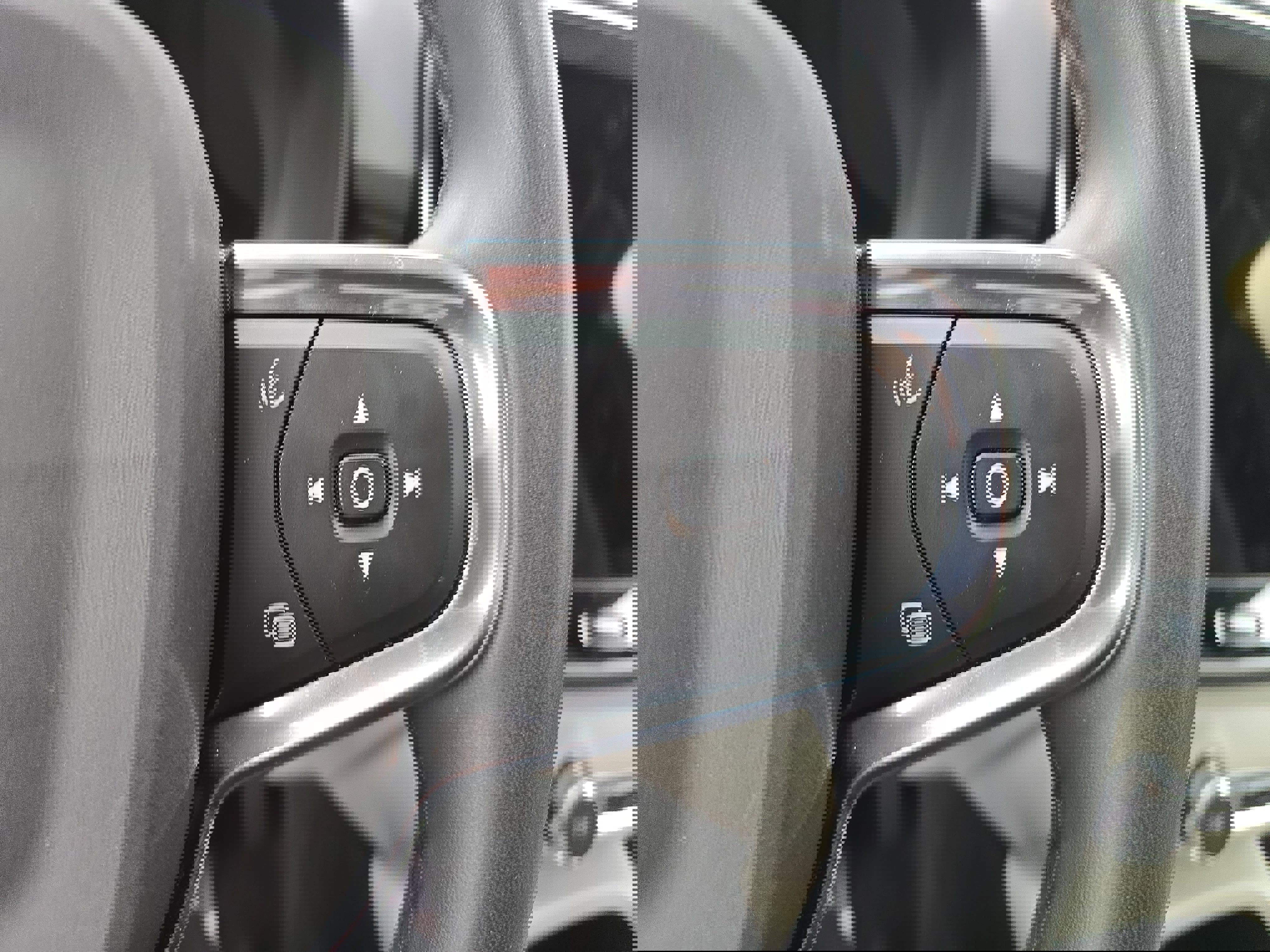 Used 2023 Volvo XC40 B4 Ultimate w/ Protection Package Premier image 18