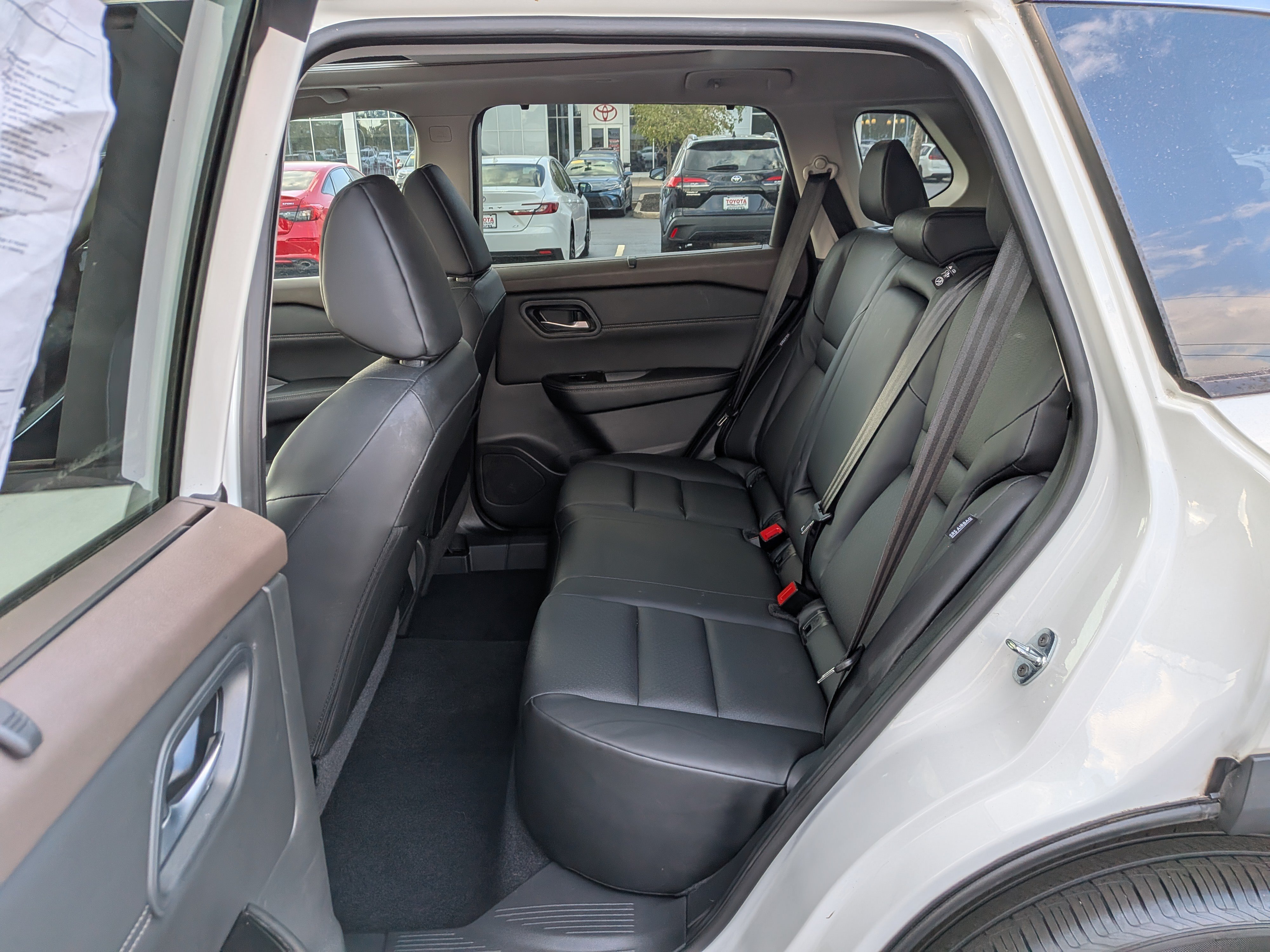 Used 2023 Nissan Rogue SV w/ SV Premium B Package AWD/4WD image 19