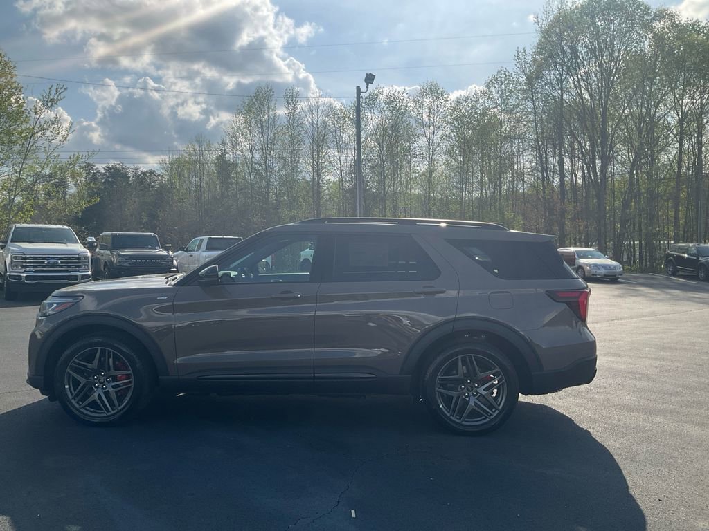 New 2026 Ford Explorer ST-Line w/ ST-Line Street Pack image 8