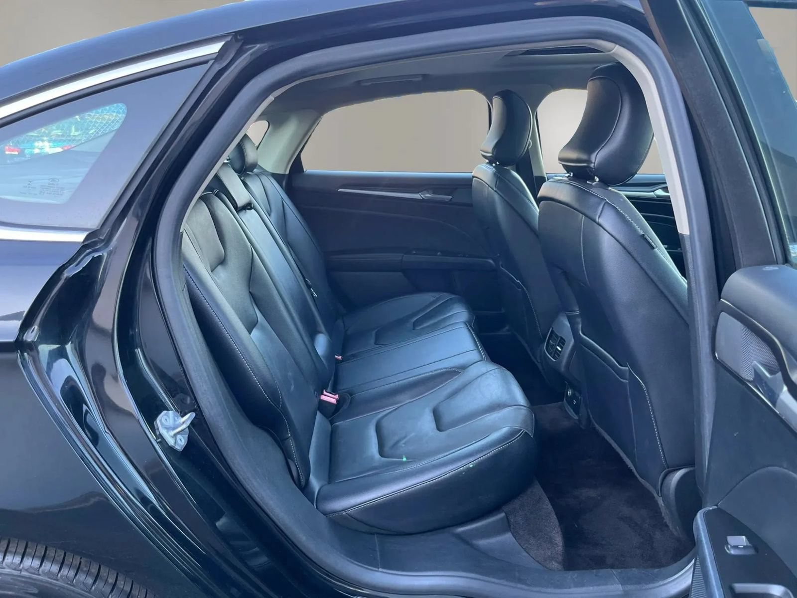 Used 2018 Ford Fusion Titanium FWD image 19