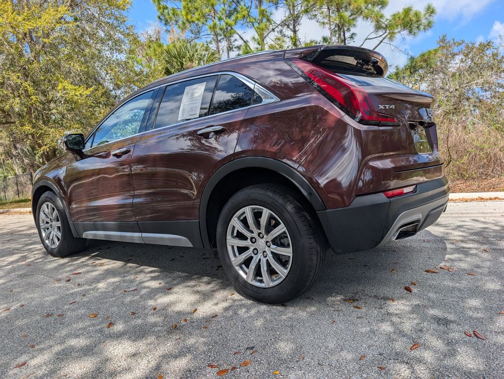 Used 2022 Cadillac XT4 Premium Luxury w/ Enhanced Visibility Package image 6