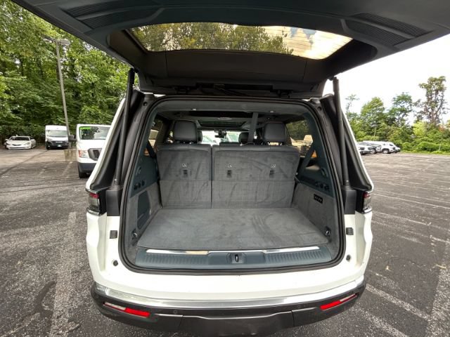 Used 2022 Jeep Grand Wagoneer Series III AWD/4WD image 30
