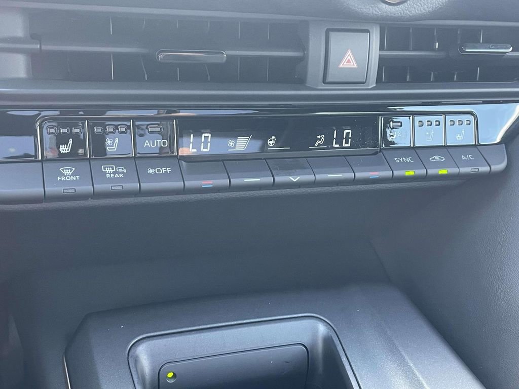 Used 2023 Toyota Crown Limited image 21