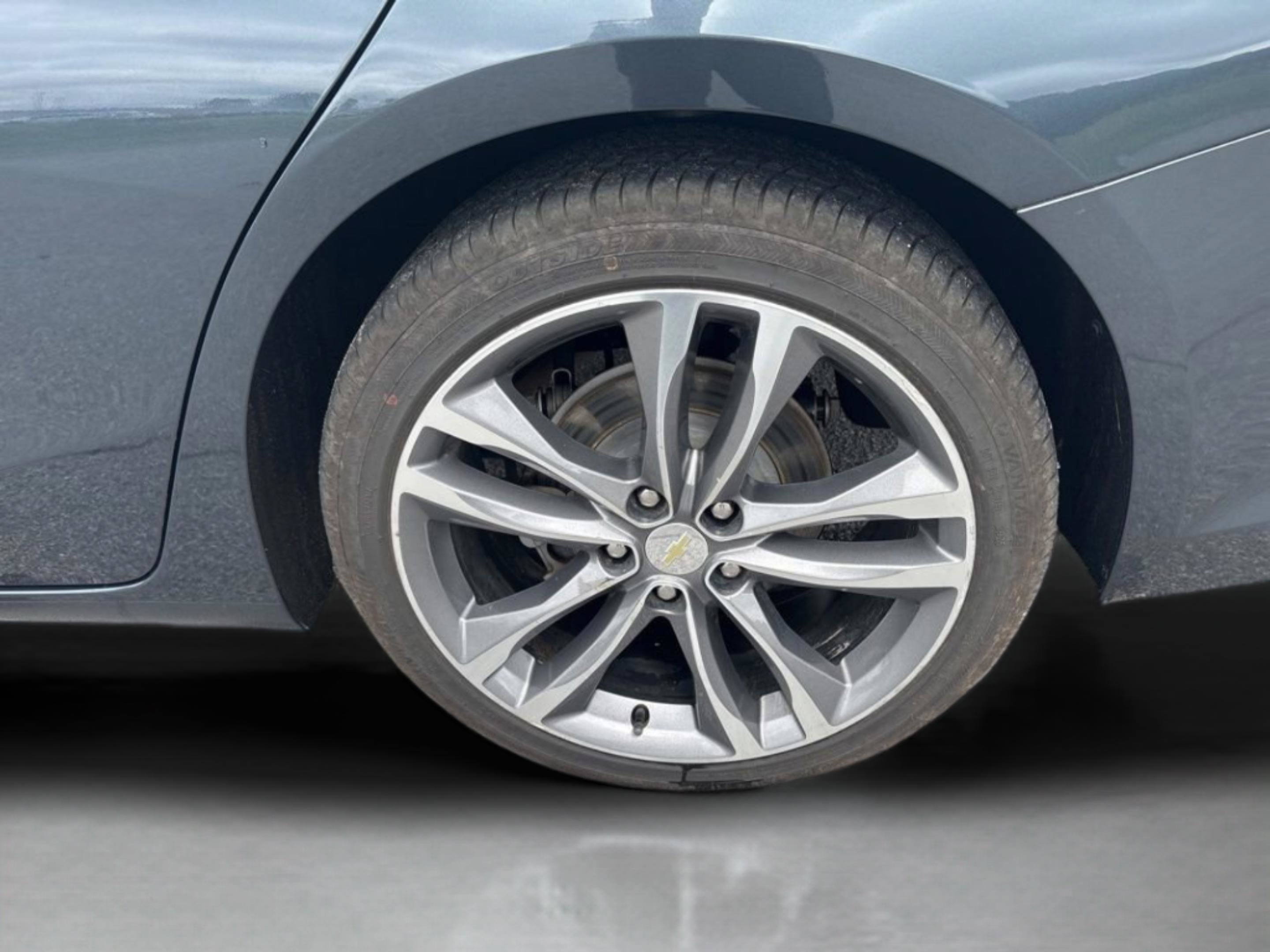 Used 2021 Chevrolet Malibu LT FWD image 35