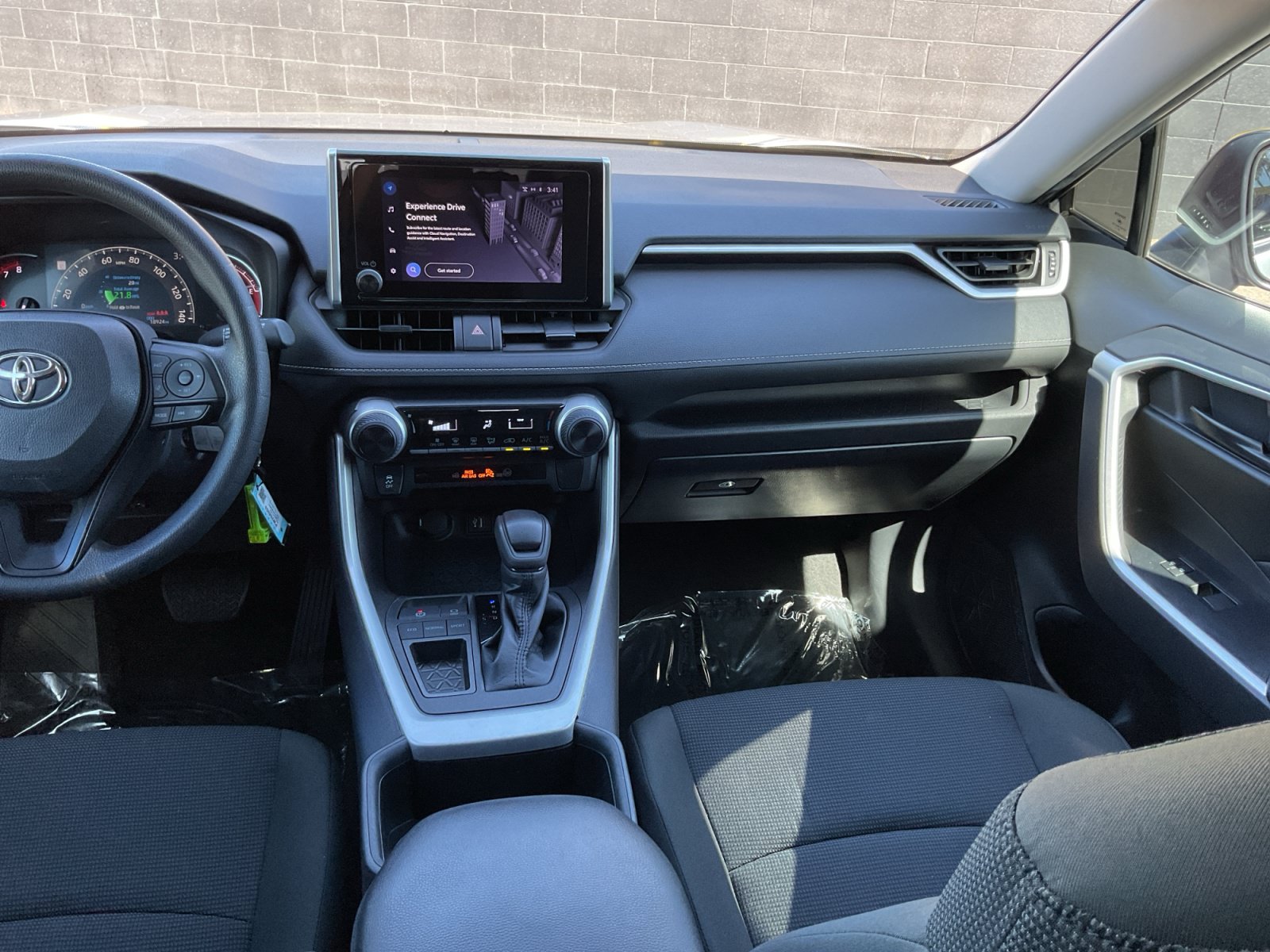 Used 2023 Toyota RAV4 LE FWD image 16