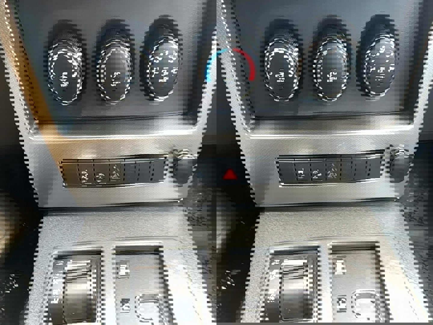 Used 2010 Jeep Liberty Sport image 10