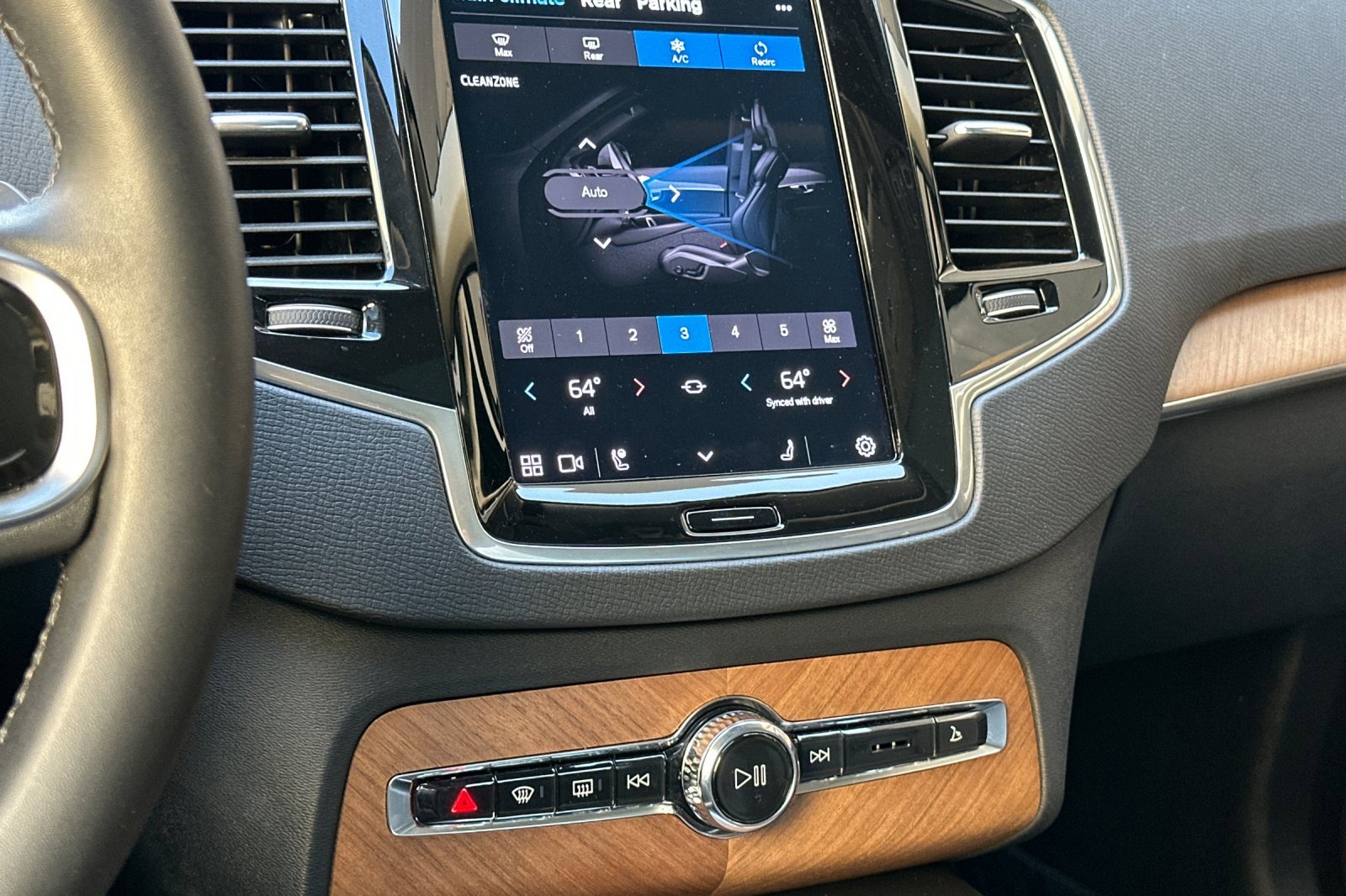 Used 2023 Volvo XC90 T8 Plus w/ Protection Package Premier image 24