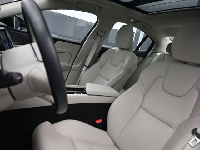 Used 2024 Volvo S60 B5 Ultimate image 9