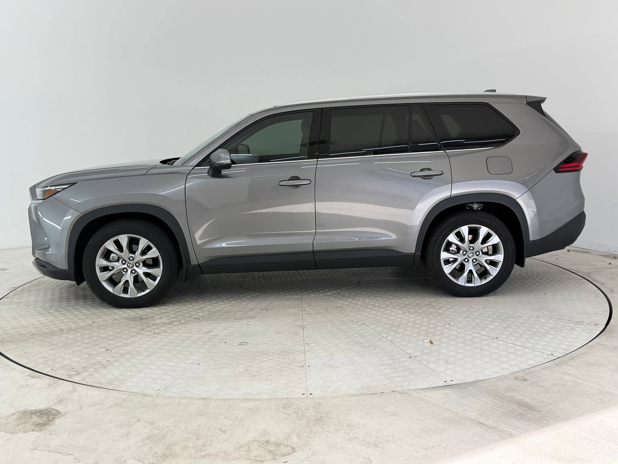 Used 2026 Toyota Grand Highlander Limited image 2