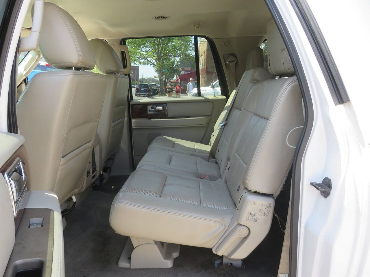 Used 2013 Lincoln Navigator L 4WD w/ HD Trailer Tow Pkg image 21