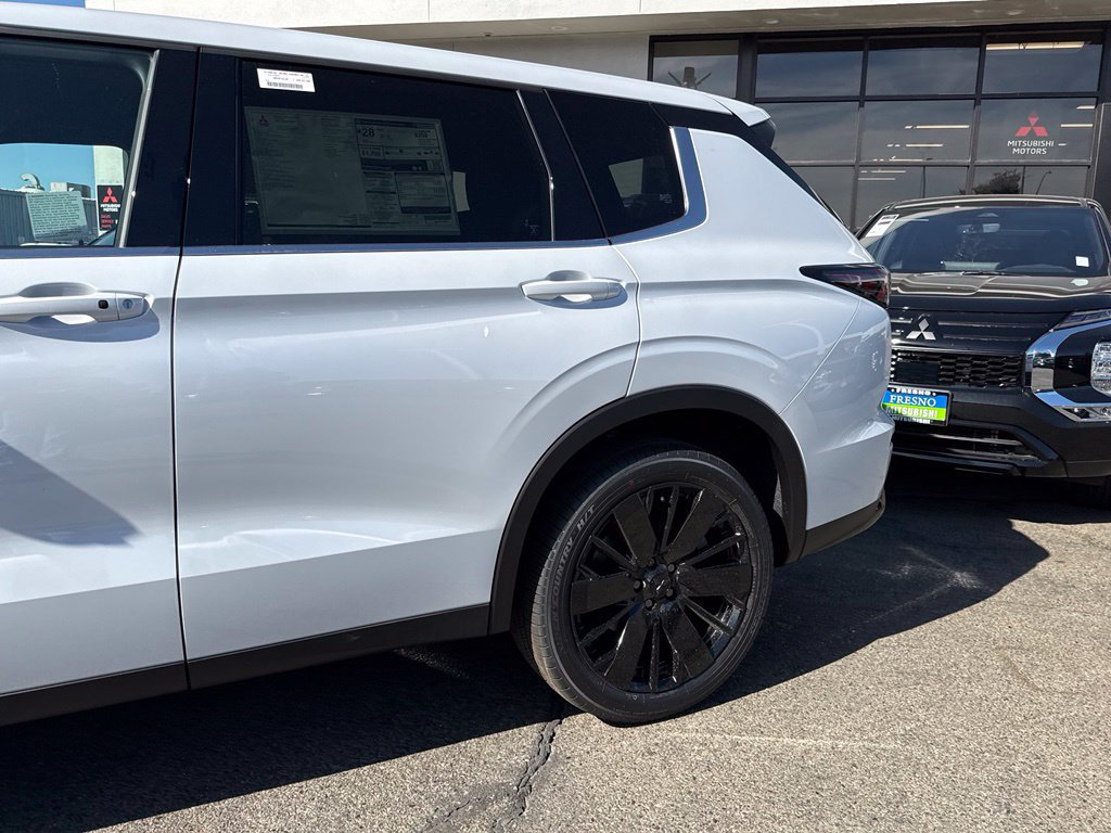 New 2026 Mitsubishi Outlander LE FWD image 6
