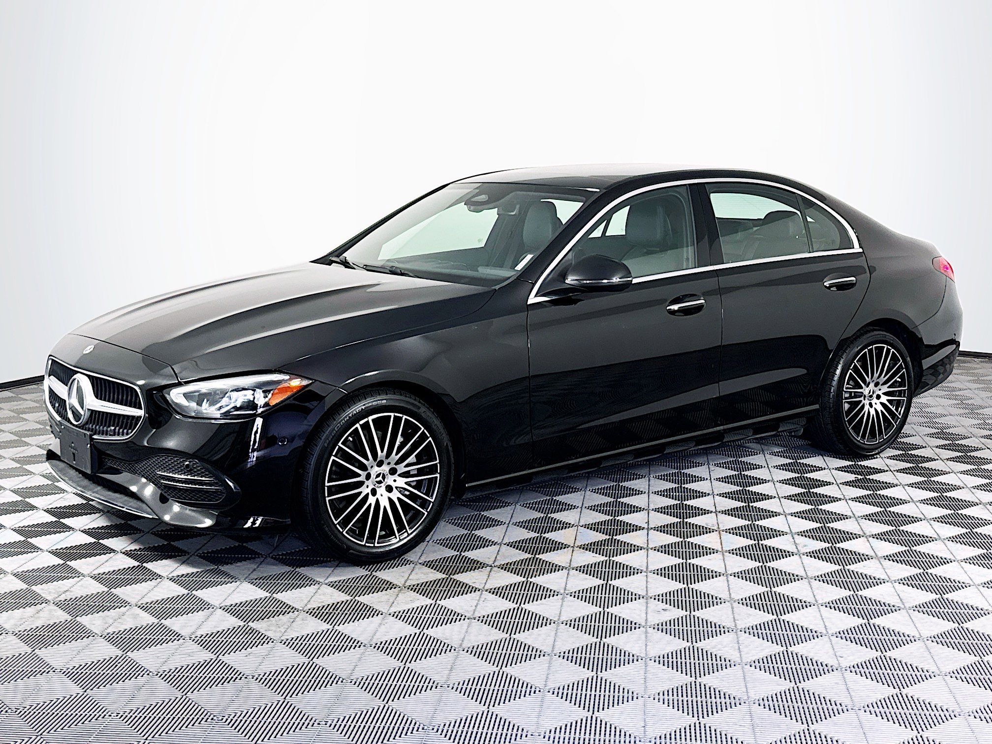 Used 2024 Mercedes-Benz C 300 Sedan image 4