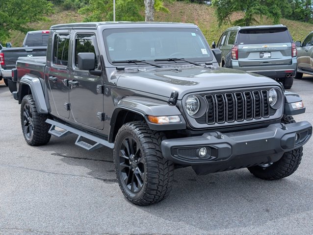 Used 2024 Jeep Gladiator Sport AWD/4WD image 3