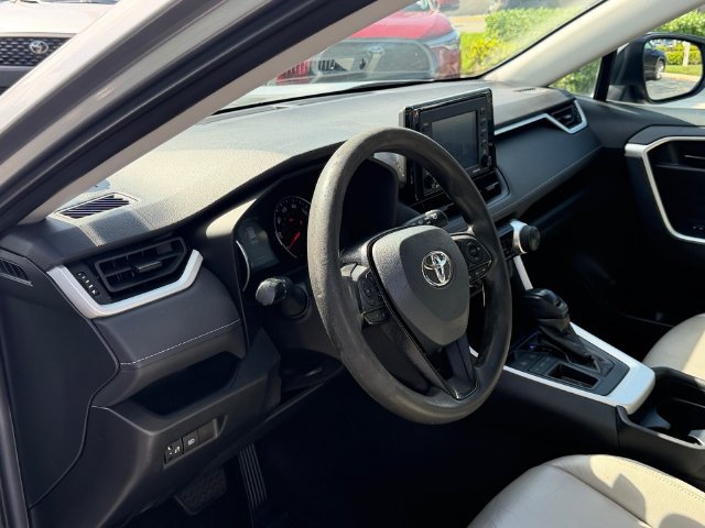 Used 2021 Toyota RAV4 LE FWD image 12