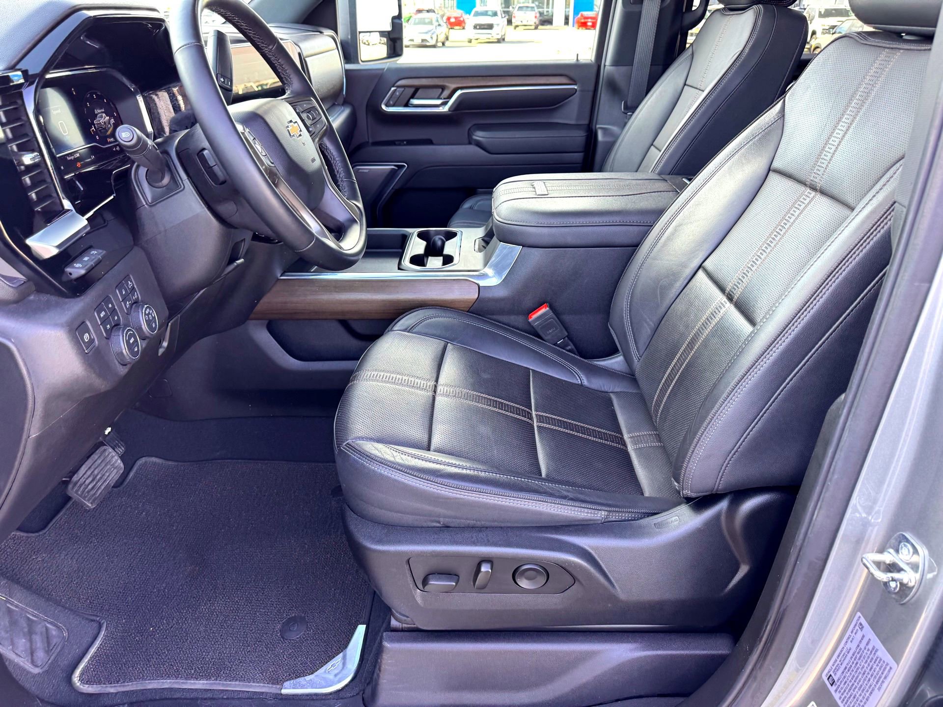 Used 2024 Chevrolet Silverado 2500 High Country w/ Technology Package image 12