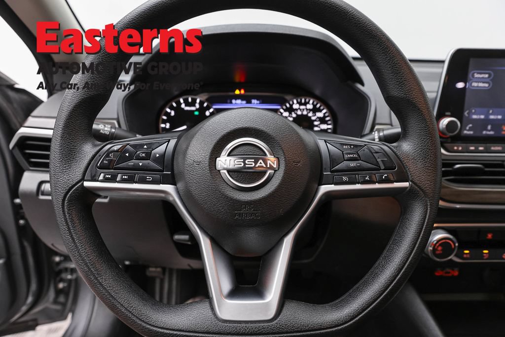 Used 2025 Nissan Altima 2.5 SV FWD image 11