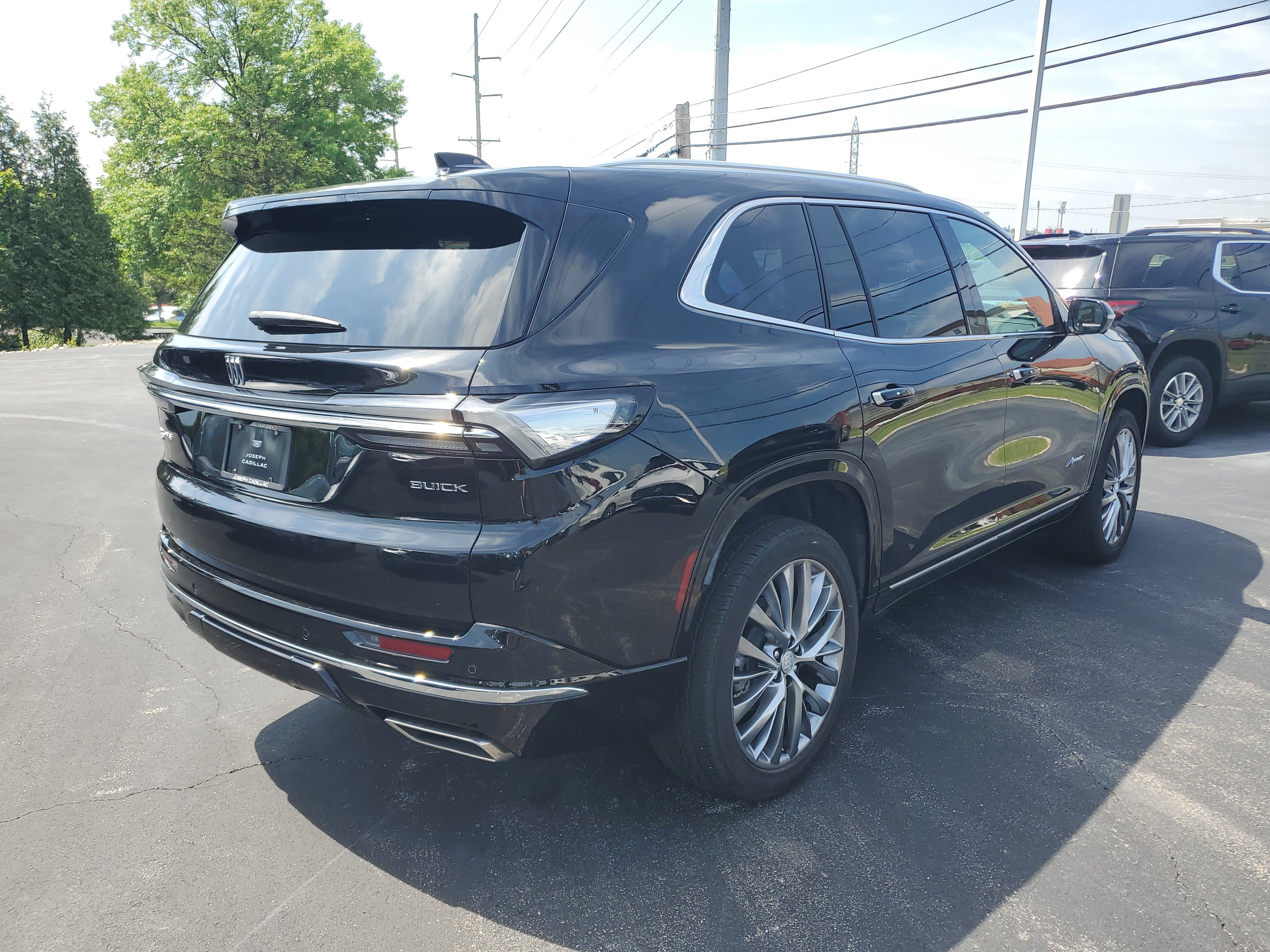 Used 2025 Buick Enclave Avenir w/ Trailering Package, 5000 lbs. AWD/4WD image 3