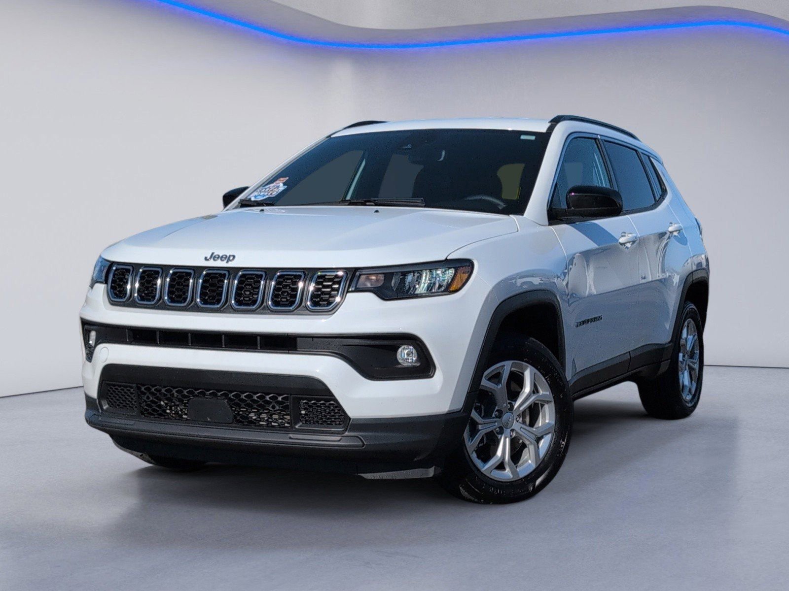 Used 2024 Jeep Compass Latitude image 2