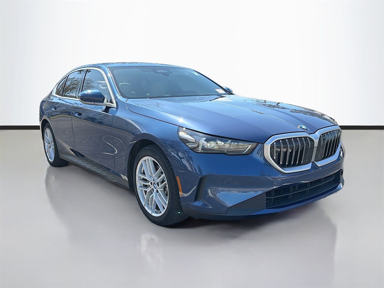 Used 2025 BMW 530i 530i w/ M Sport Package image 2