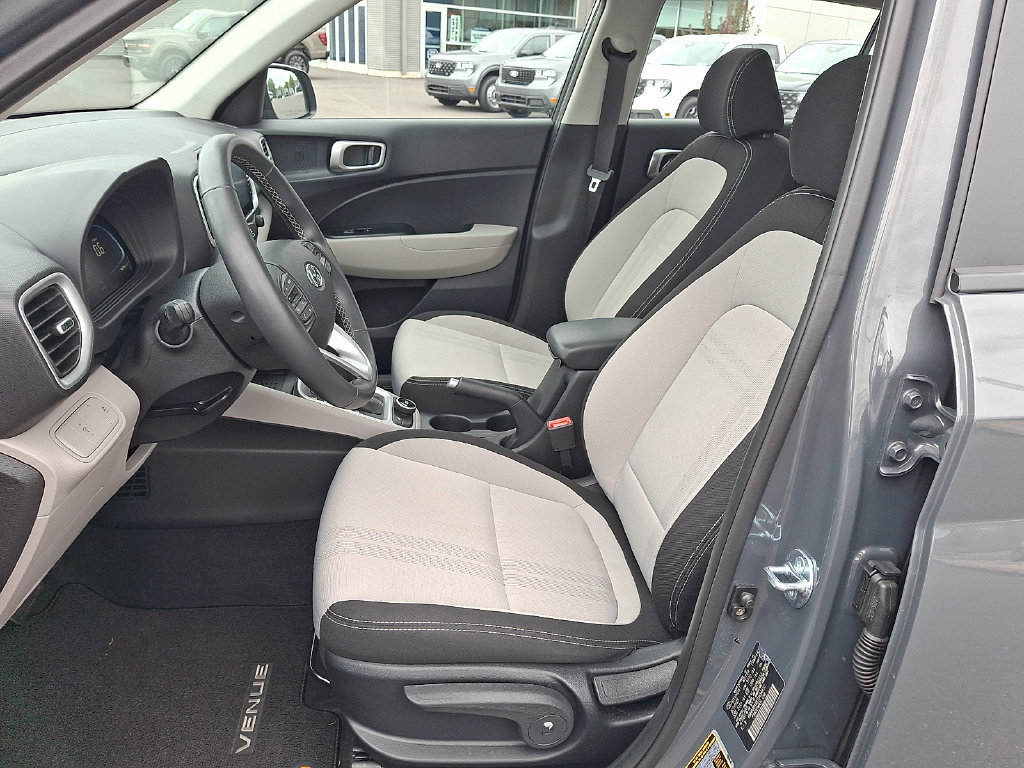 Used 2026 Hyundai Venue SEL FWD image 17