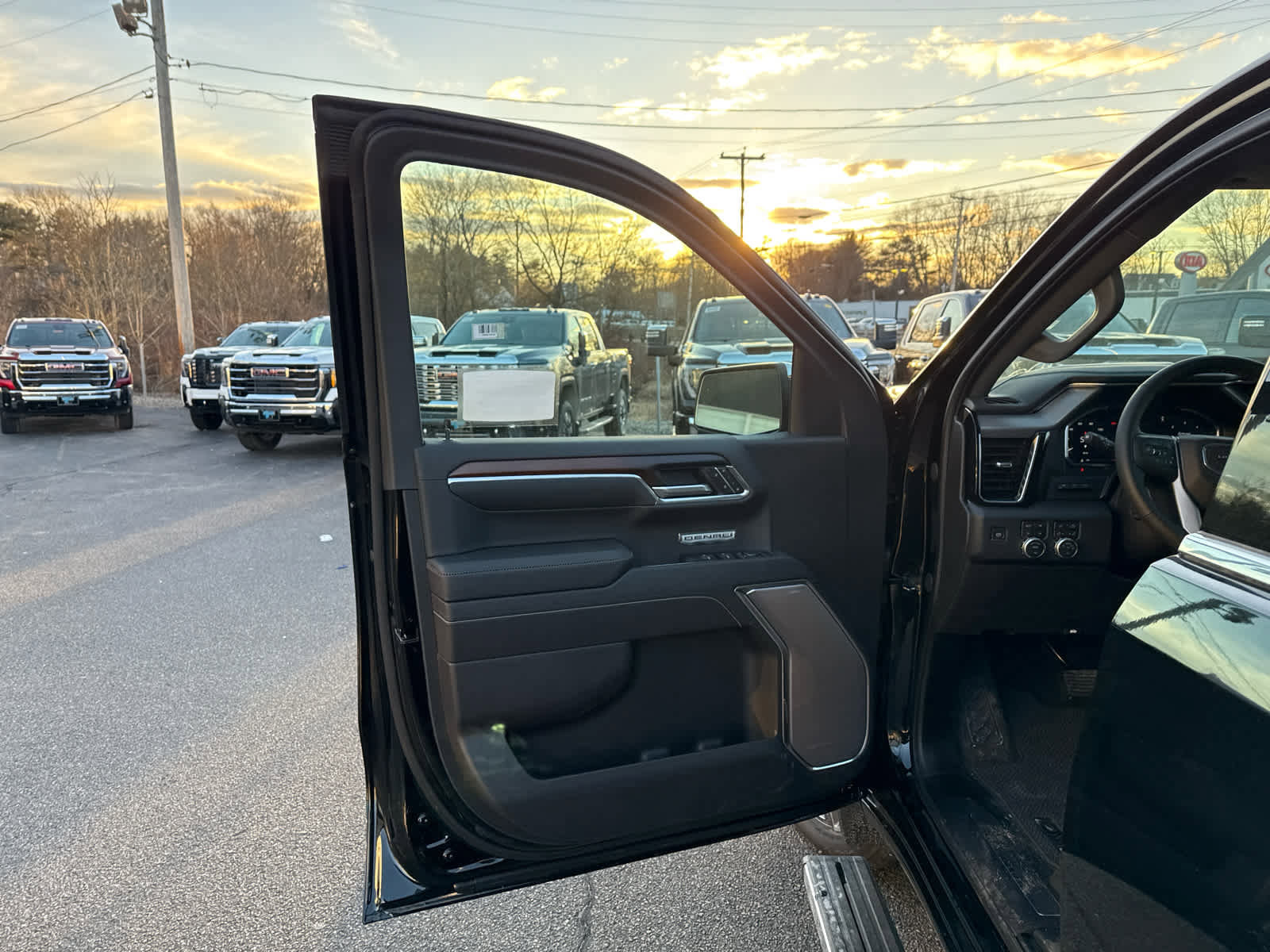 New 2026 GMC Sierra 1500 Denali w/ Denali Reserve Package image 17