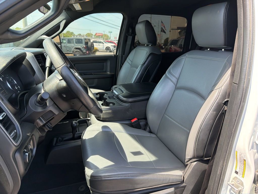 Used 2024 RAM 3500 Tradesman w/ Chrome Appearance Group AWD/4WD image 30