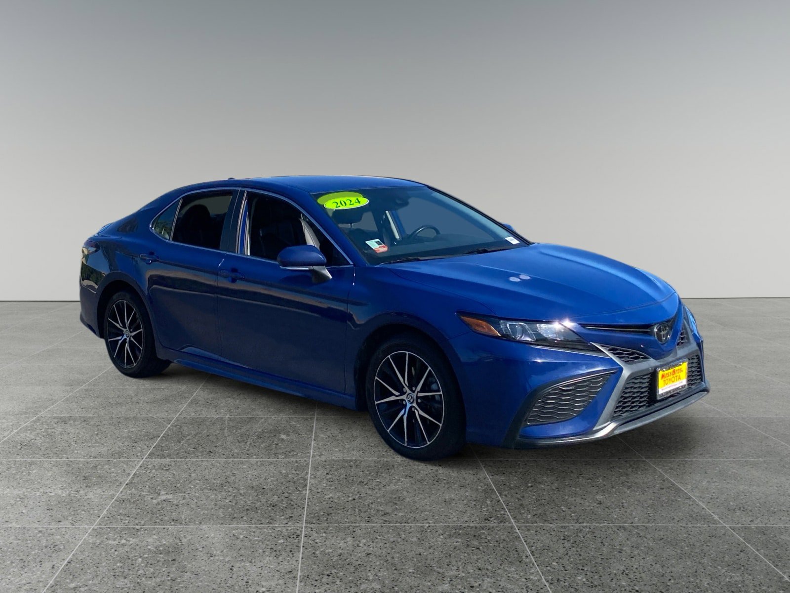 Used 2024 Toyota Camry SE FWD image 7