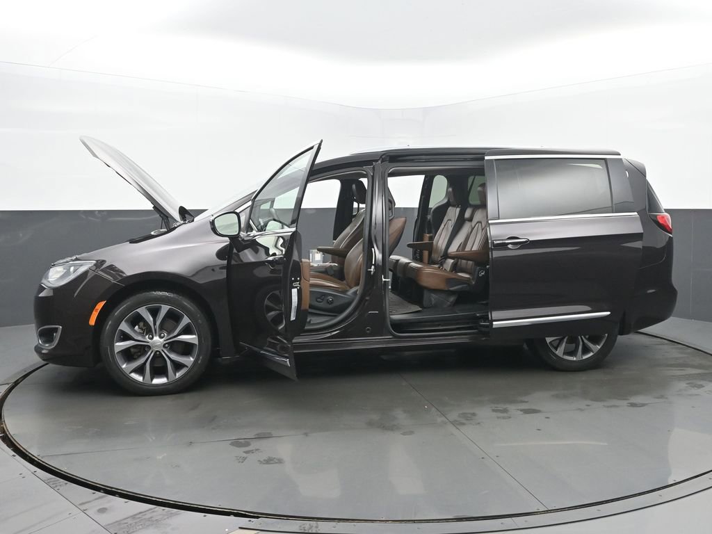 Used 2018 Chrysler Pacifica Limited image 55