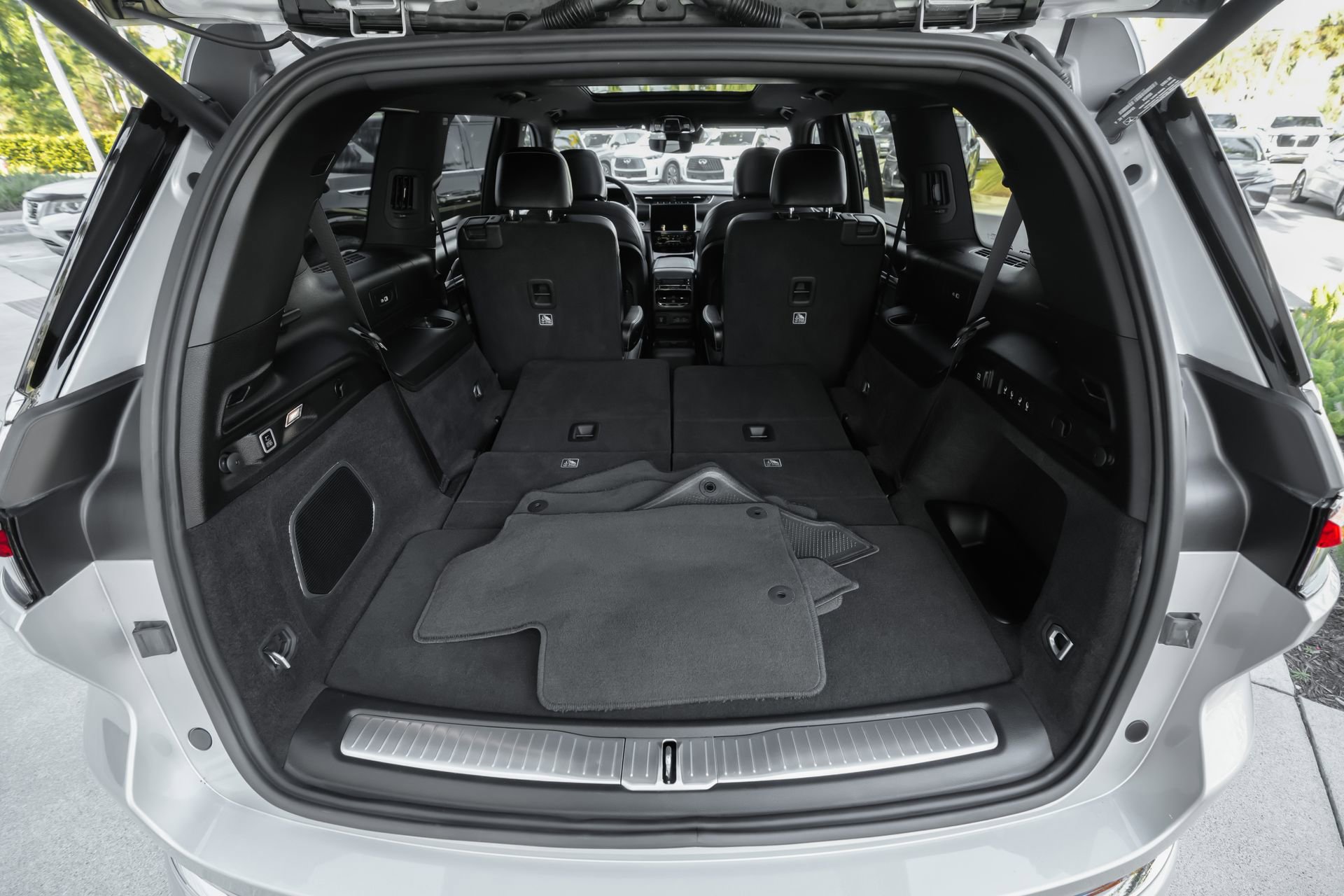 Used 2024 Jeep Grand Cherokee L Overland w/ Trailer Tow Package image 41