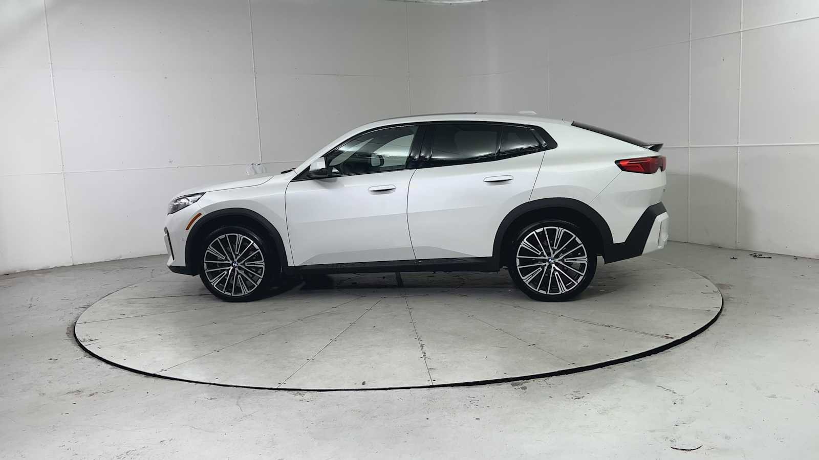 Used 2025 BMW X2 xDrive28i w/ Technology Package image 5