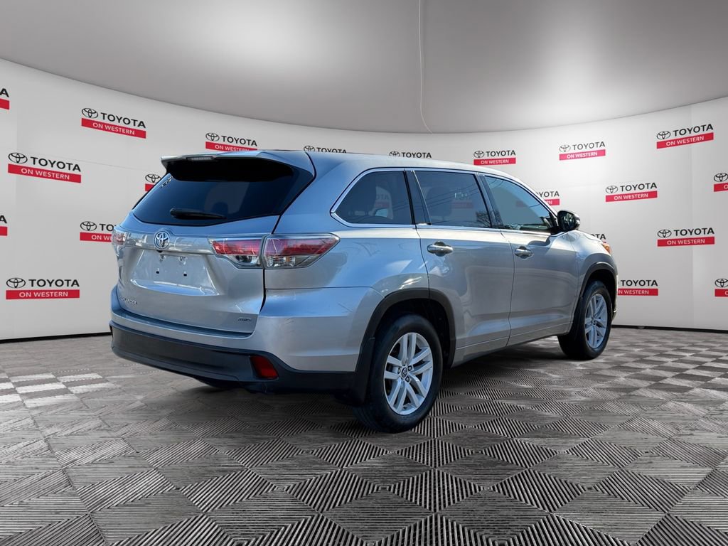 Certified 2016 Toyota Highlander LE image 3
