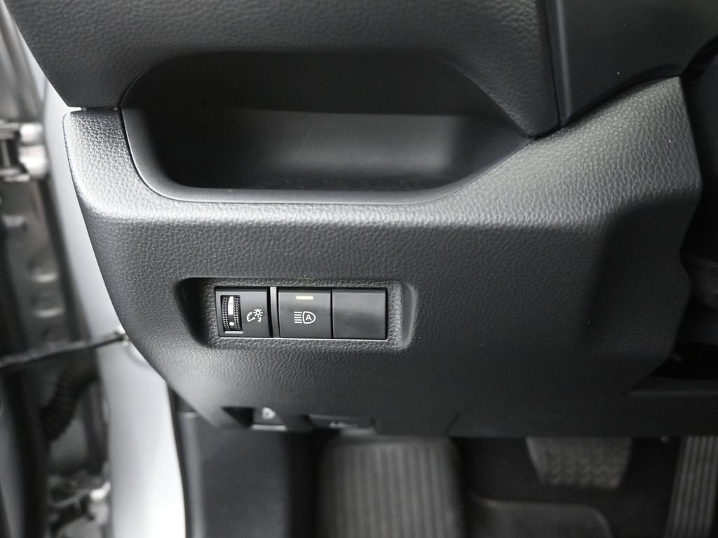 Used 2025 Toyota RAV4 SE AWD/4WD image 19