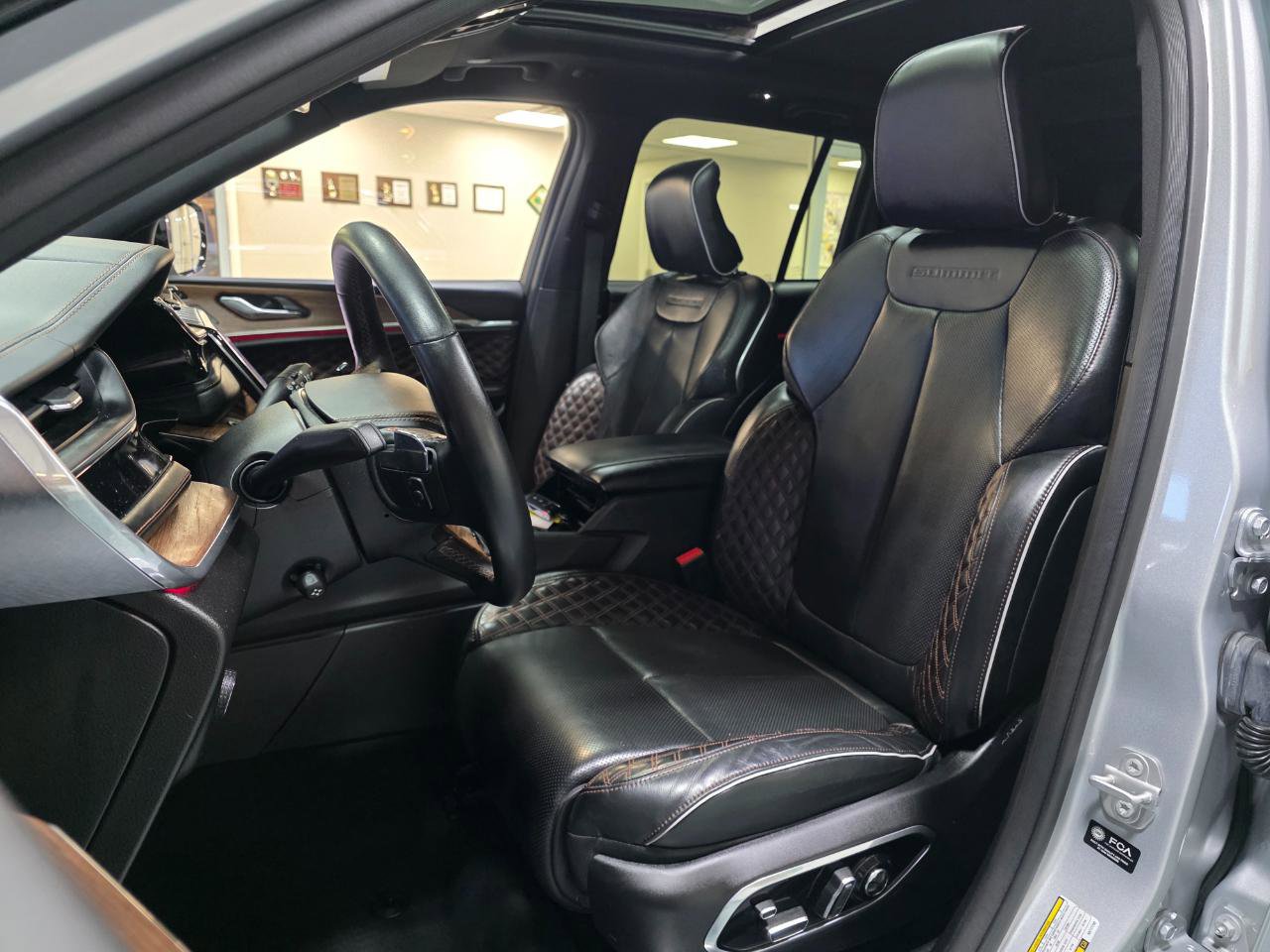 Used 2022 Jeep Grand Cherokee Summit image 15