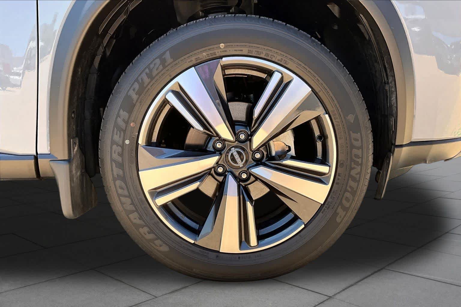 Certified 2025 Nissan Rogue SL AWD/4WD image 10