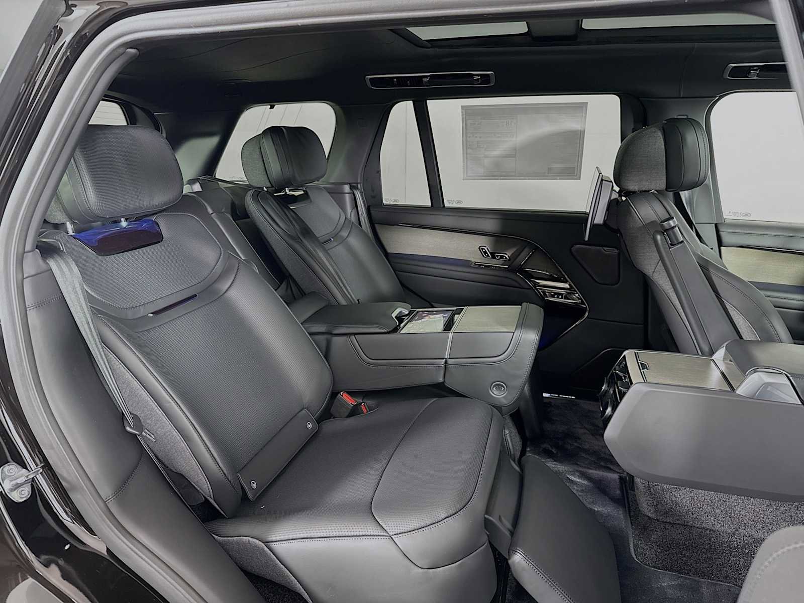 New 2026 Land Rover Range Rover SV image 30