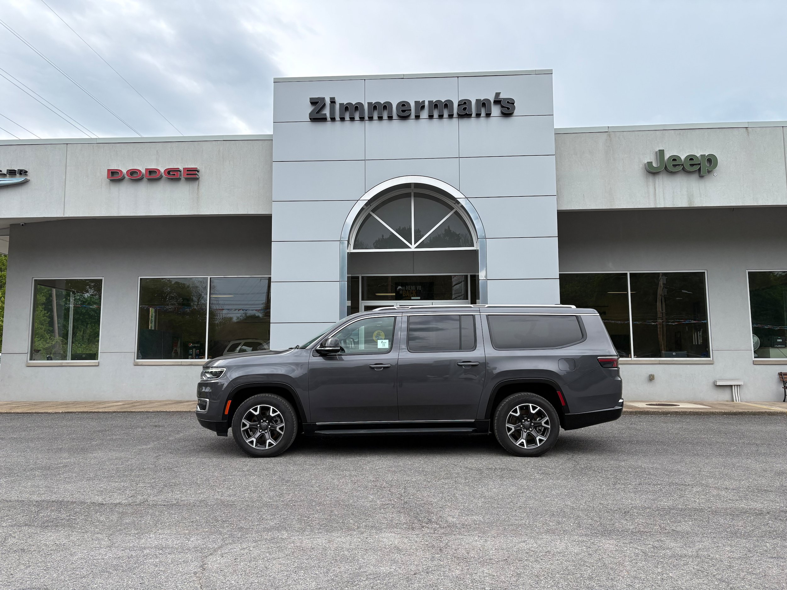 Certified 2024 Jeep Wagoneer L Series III w/ Flexible Seating Group