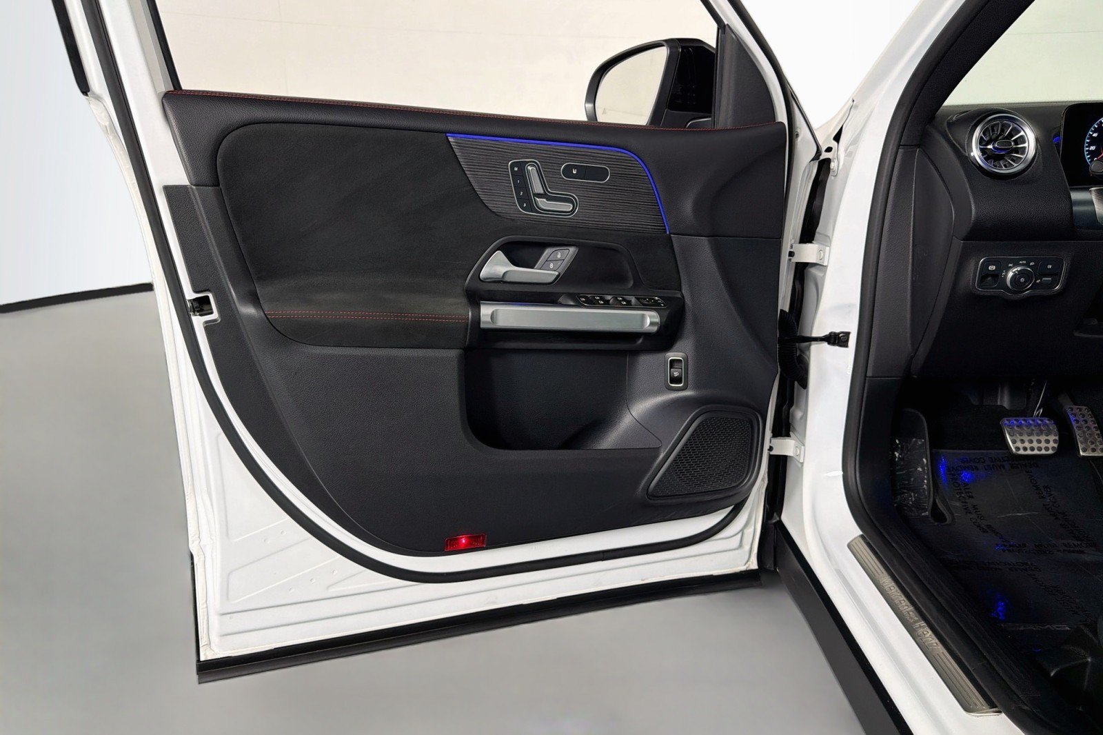Certified 2023 Mercedes-Benz GLB 250 image 21