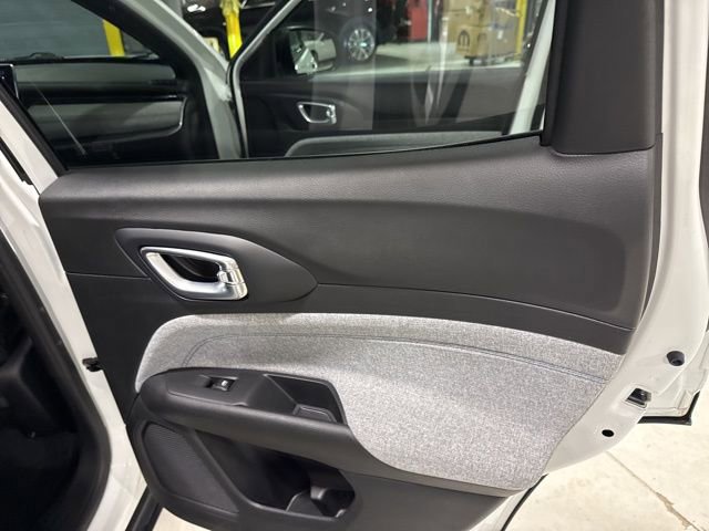 Used 2023 Jeep Compass Latitude image 34