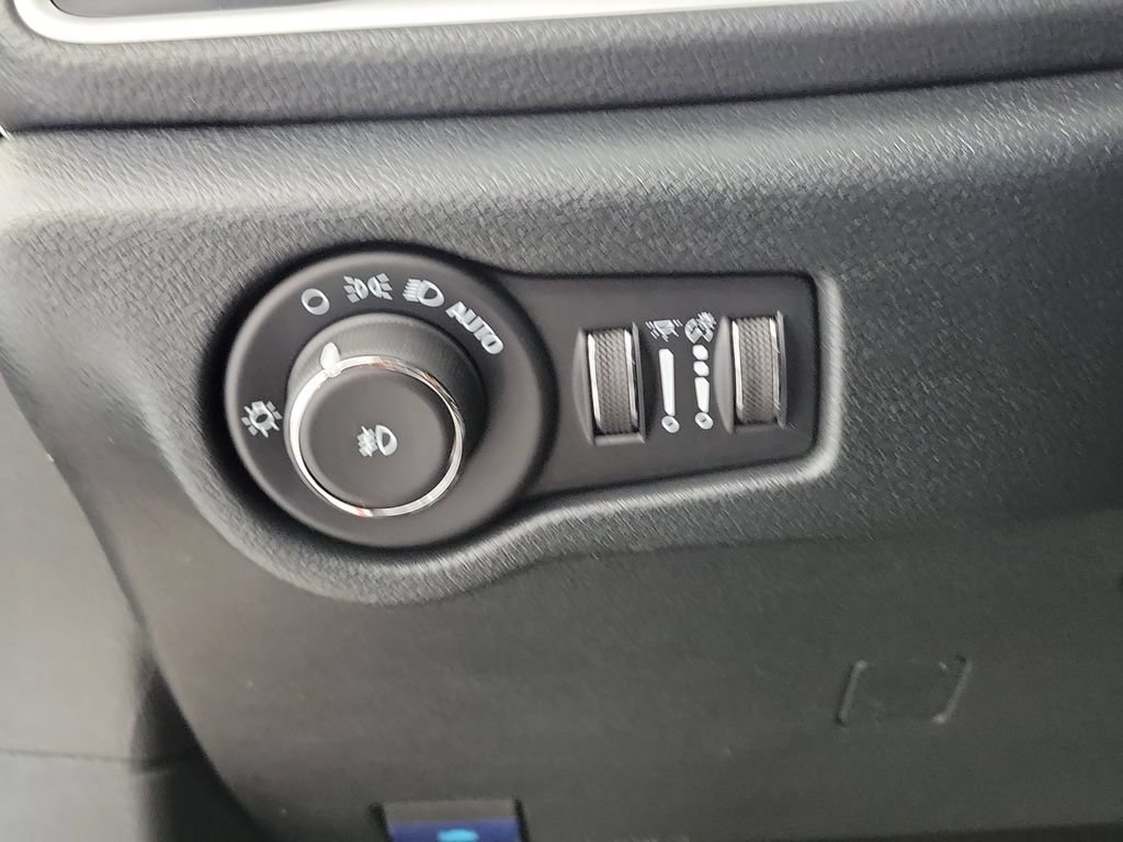 New 2026 Chrysler Pacifica Select FWD image 13
