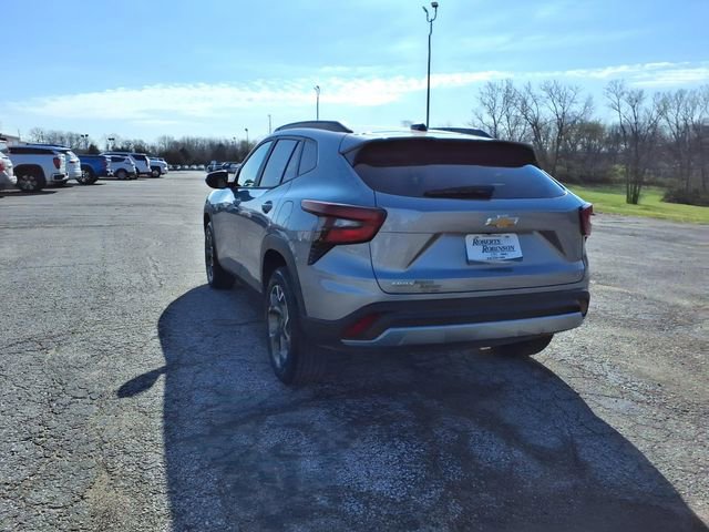 Used 2025 Chevrolet Trax LT w/ LT Convenience Package FWD image 26