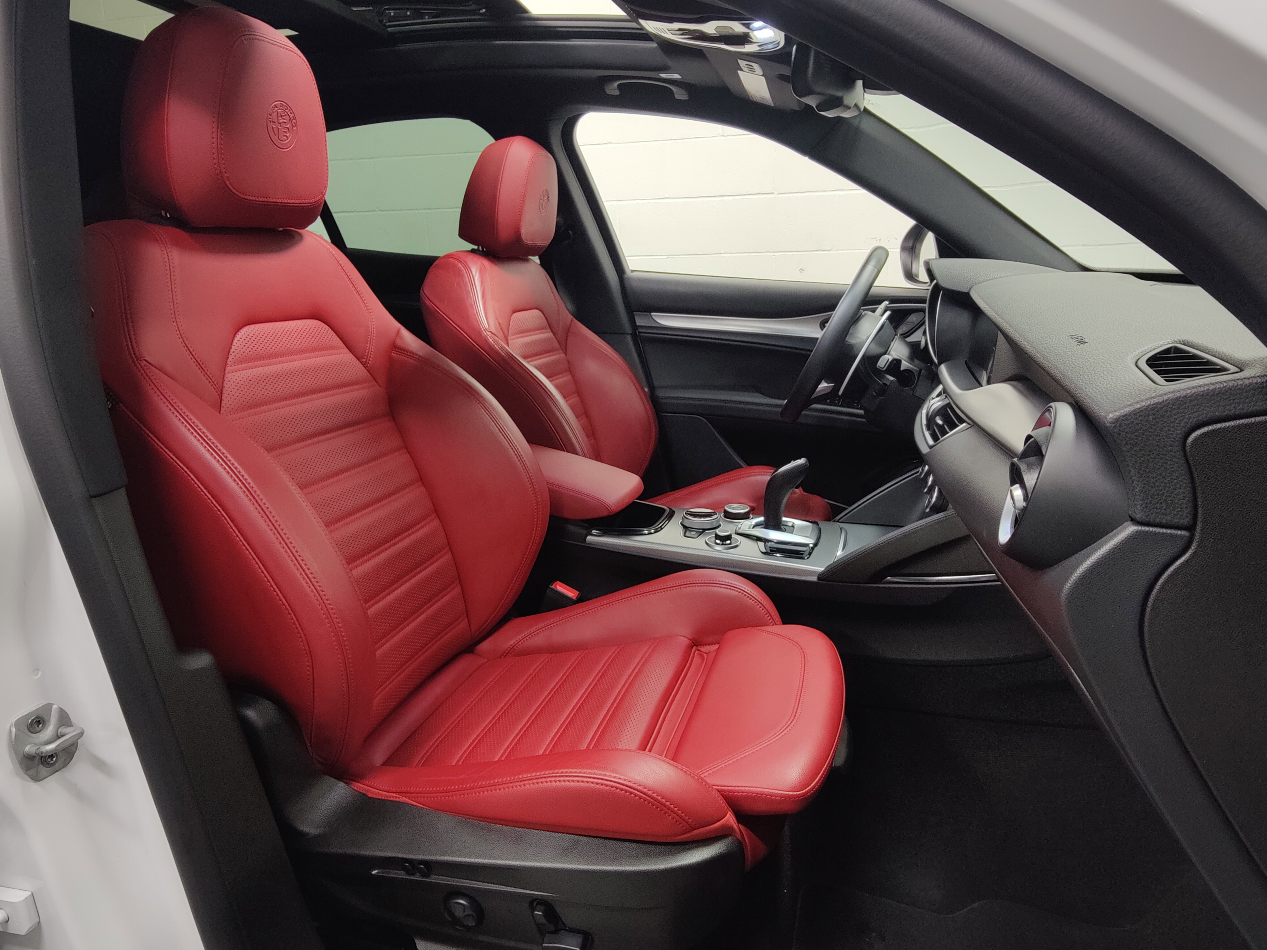 Certified 2024 Alfa Romeo Stelvio Veloce image 6