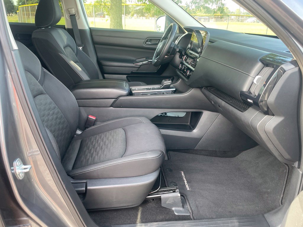 Used 2024 Nissan Pathfinder SV FWD image 15