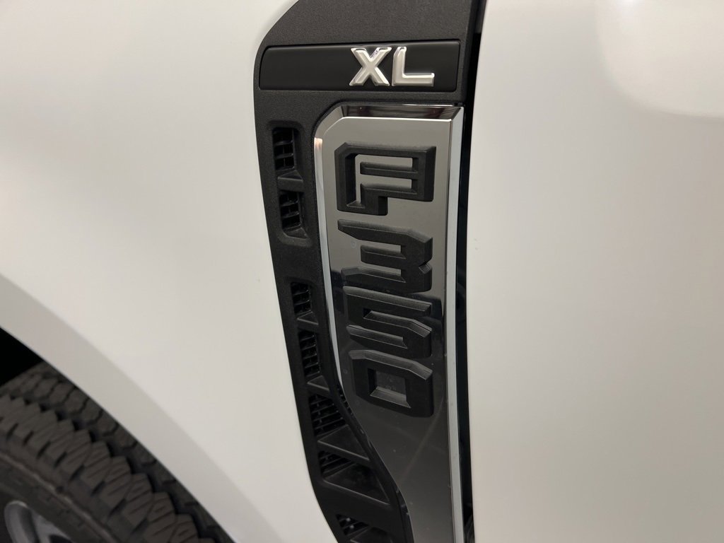New 2026 Ford F350 XL w/ XL Chrome Package image 27