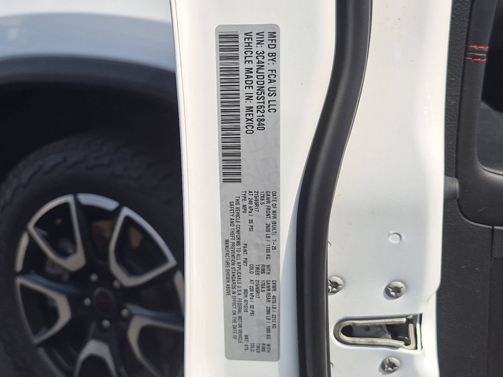 Used 2025 Jeep Compass Trailhawk AWD/4WD image 34