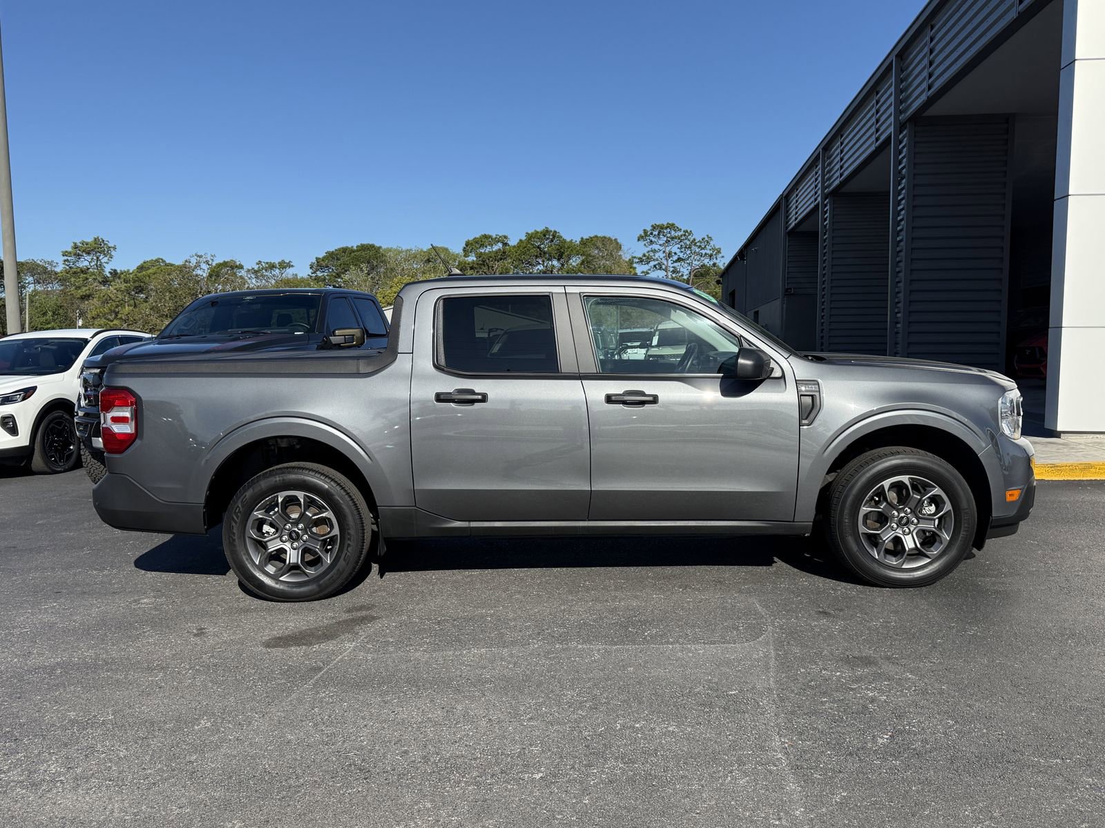 Used 2024 Ford Maverick XLT image 3